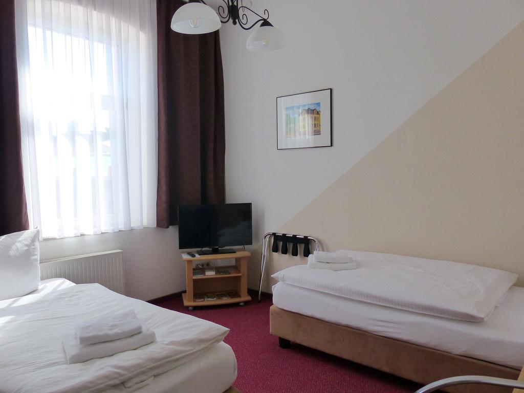 Hotel Friedchen Mit Eigener Fleischerei Artern Extérieur photo